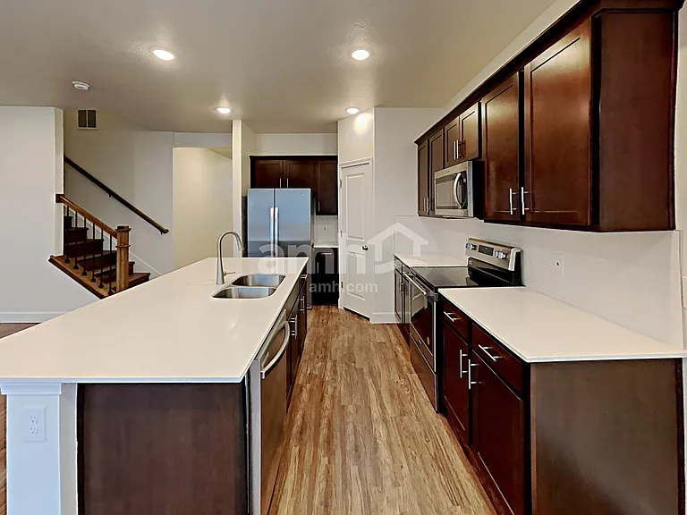 2151 E Silverado Ln — Photo 3