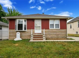 12512 Park Knoll Dr, Garfield Heights, OH