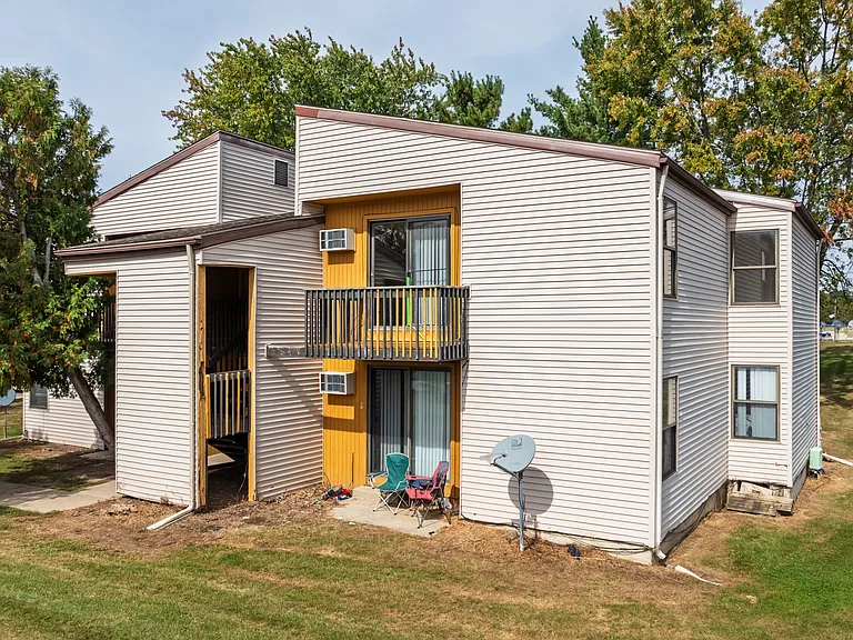 Knob Pines Apartments — Photo 7