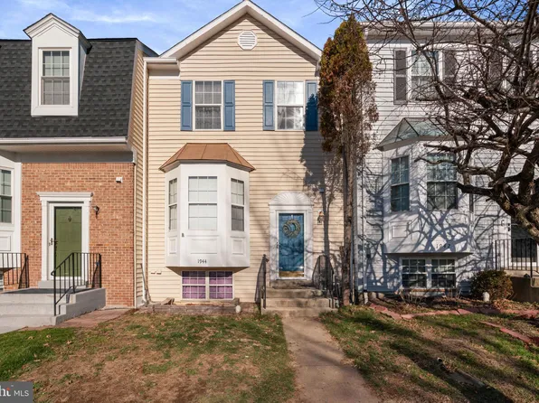 1944 Wicklow Ct, Woodbridge, VA 22191