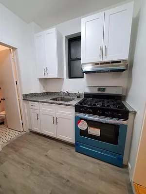 Rented by Leonidas Realty | media 1