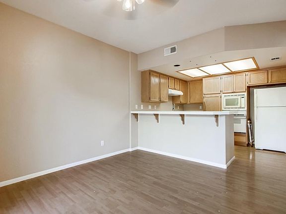 5th image of 1879 Matin Cir Unit 140
