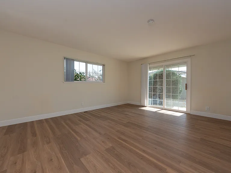2368 Pauline Dr — Photo 2