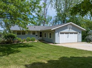 2508 Falcon Dr NE, Cedar Rapids, IA 52402