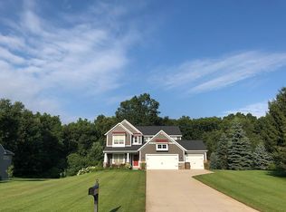 8535 Camelot Ave NE, Rockford, MI 49341