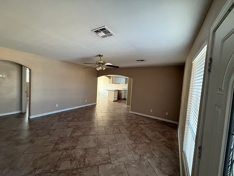 7624 N 44th Dr — Photo 12