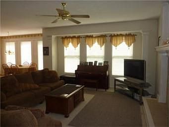 3rd image of 1560 Parkside Dr