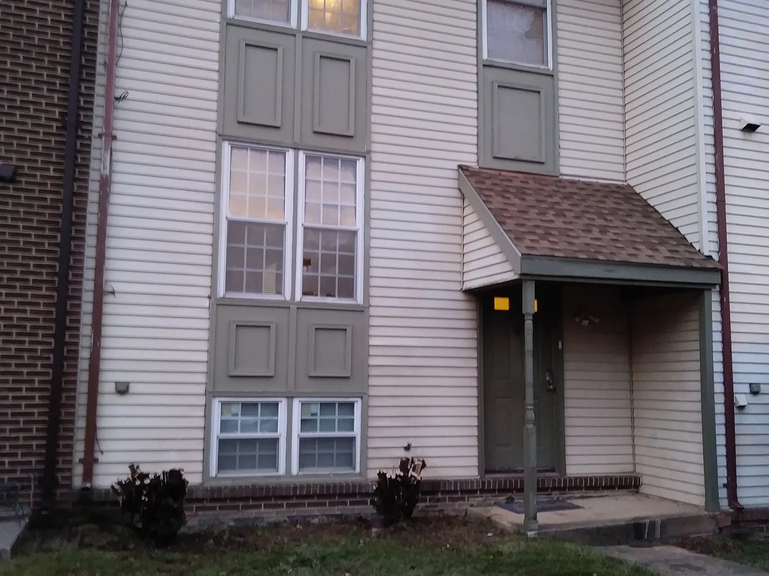4 bed, 3.5 bath, 1800 sqft, $980 — Photo 3