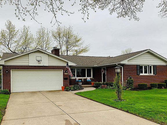 2nd image of 2542 N Tracy Dr