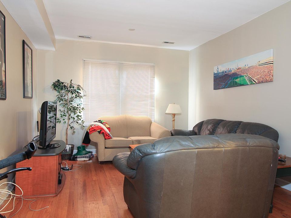 1st image of 2455 N Ashland Ave APT 3