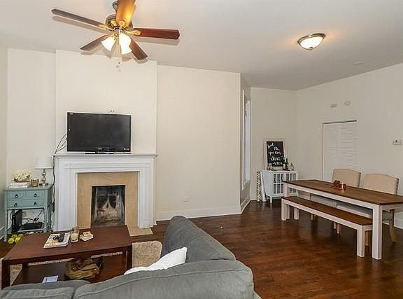 3rd image of 3032 N Kenmore Ave APT 1F