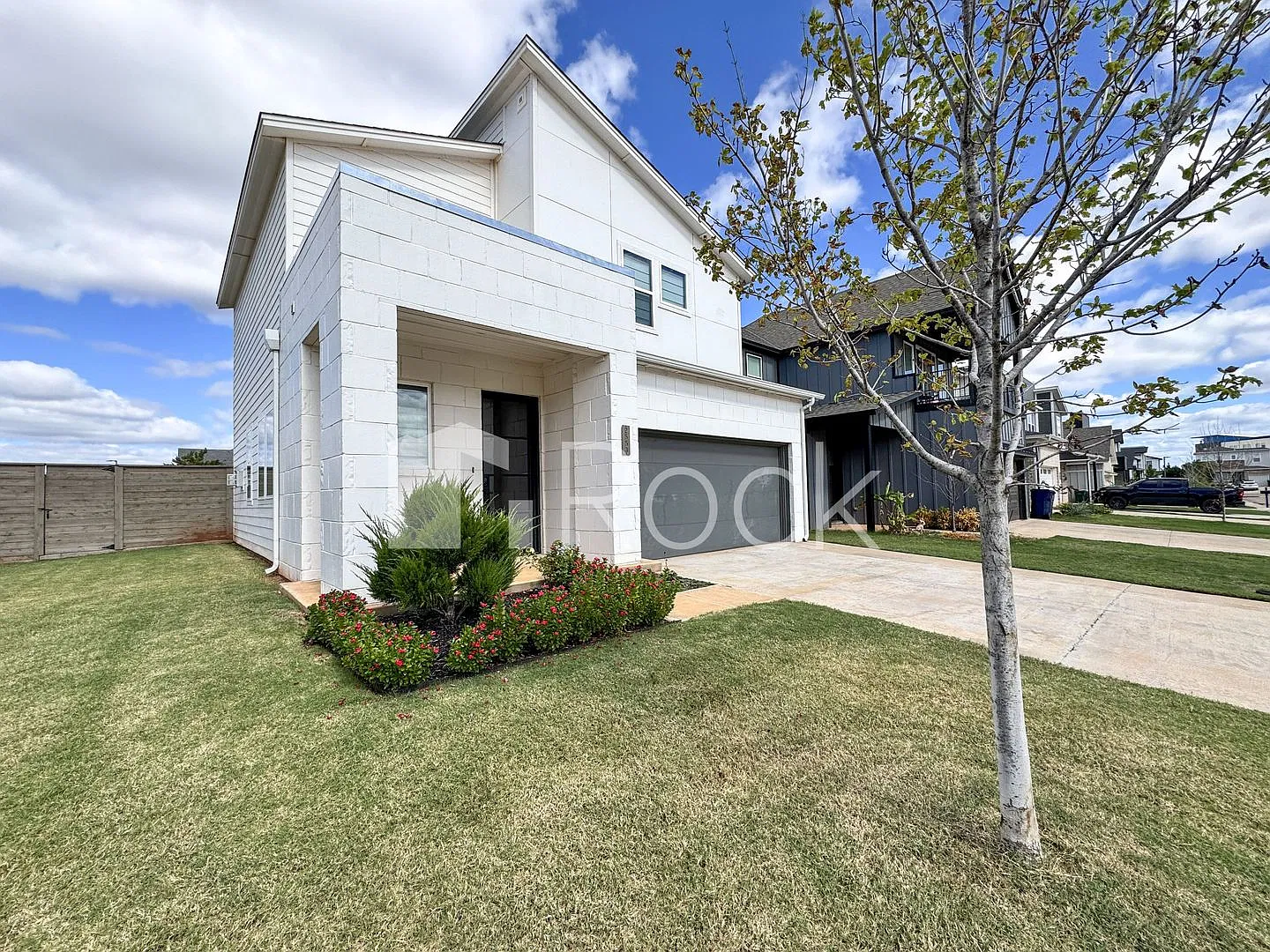 Contemporary 3 Bedroom with 2.5 Baths in Gated Community — Photo 1