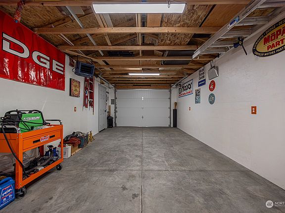 4th image of 1309 S 38th Avenue