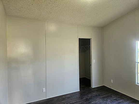 3rd image of 562 Patricia Ln