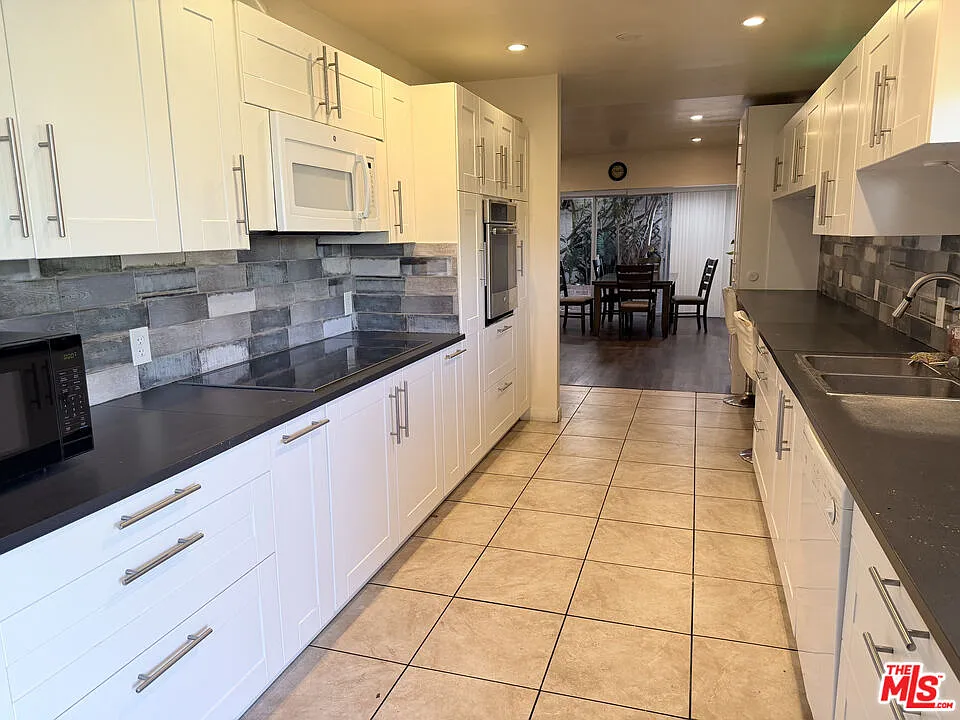 7 bed, 4.0 bath, 3518 sqft, $13,000 — Photo 3