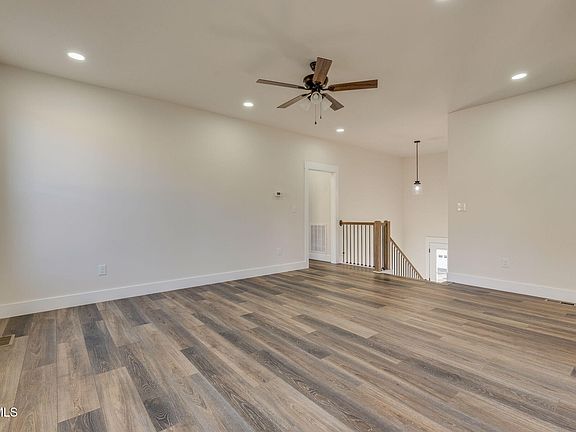 4th image of 101 Lorena Ln