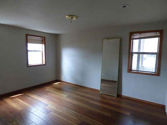 5th image of 105 Grand Ave #A