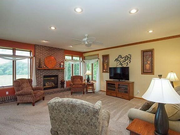2nd image of 1430 Park View Dr