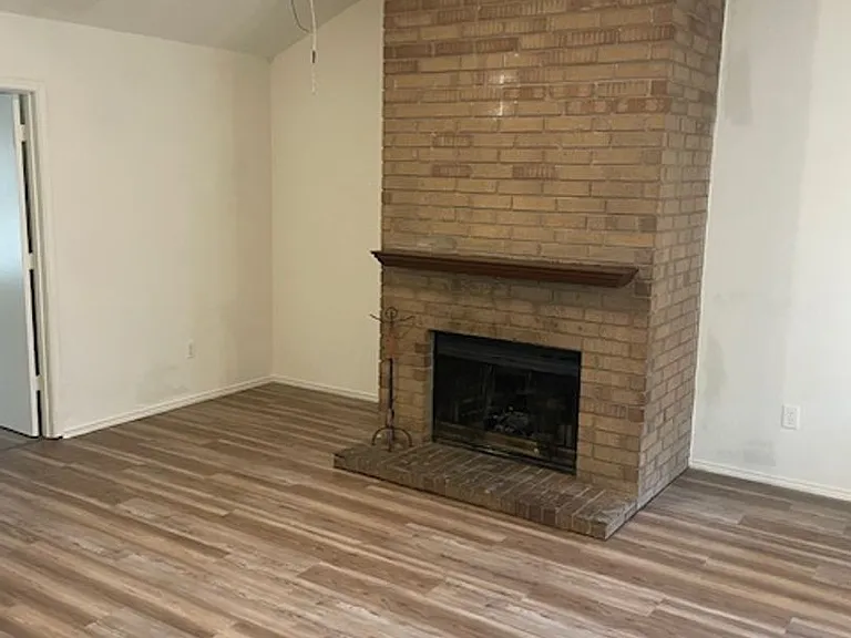 716 Woodland Ct — Photo 6