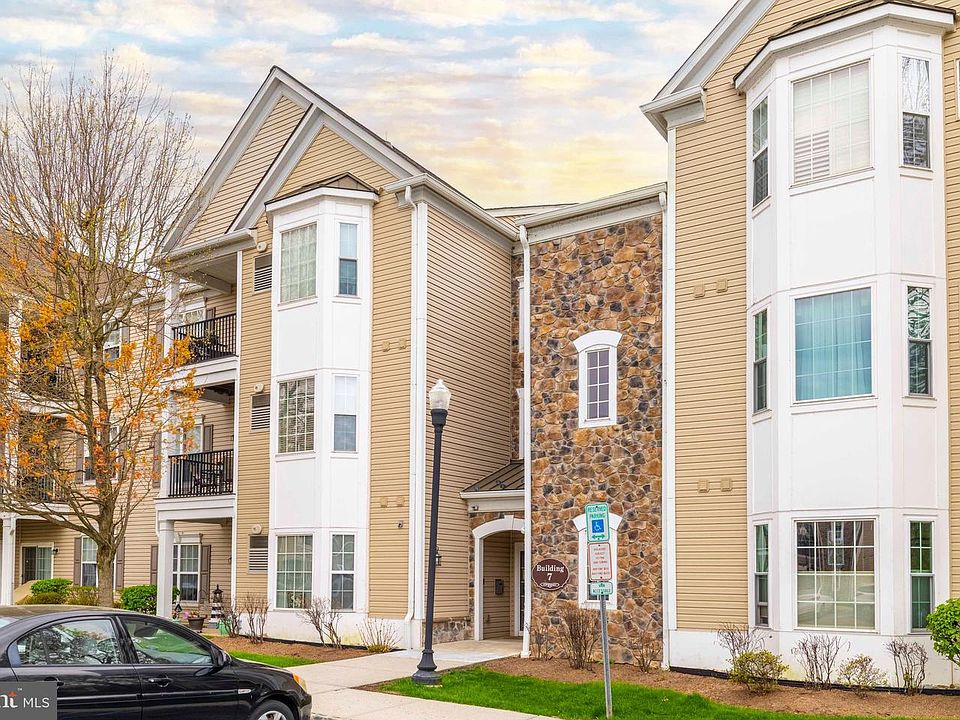 1st image of 714 Creekside Dr