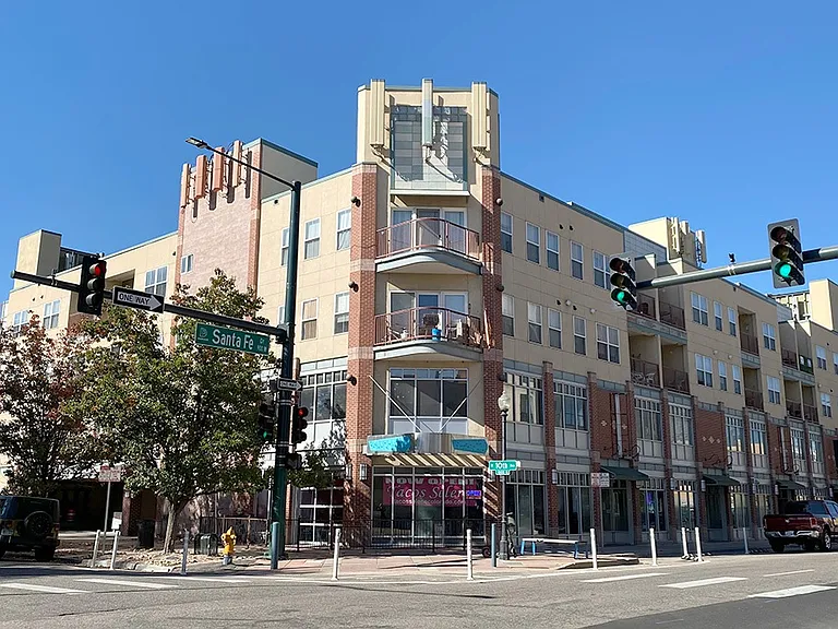 901 W 10th Ave — Photo 2