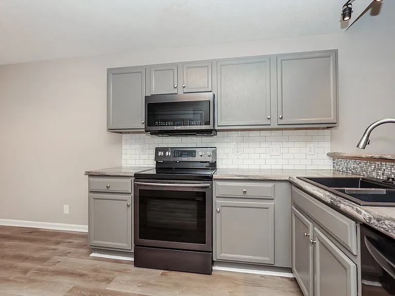 1514 Killarney Dr — Photo 8