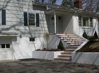 25 Fern Rd, Southampton, NY 11968