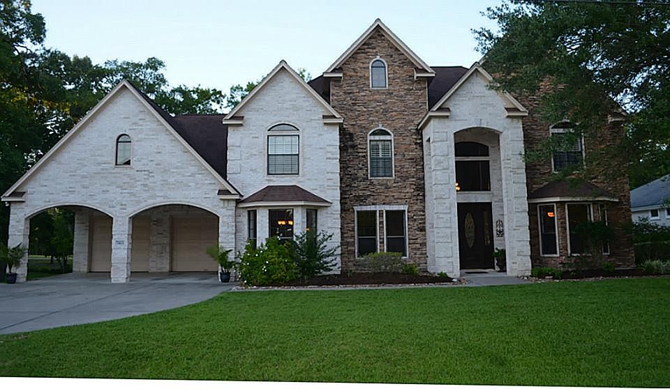1st image of 3903 River Run Dr