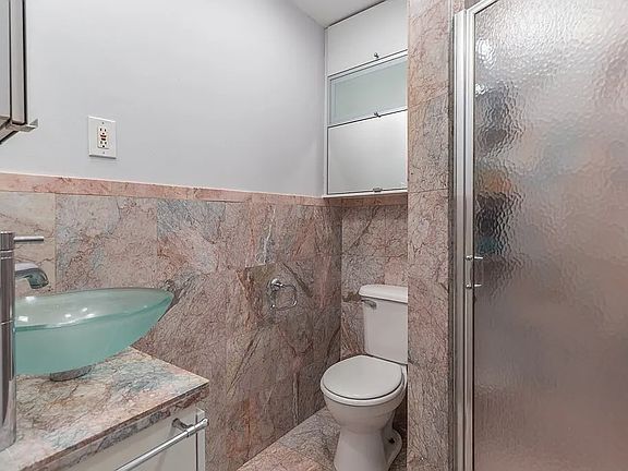5th image of 362 Commonwealth Ave APT 2J