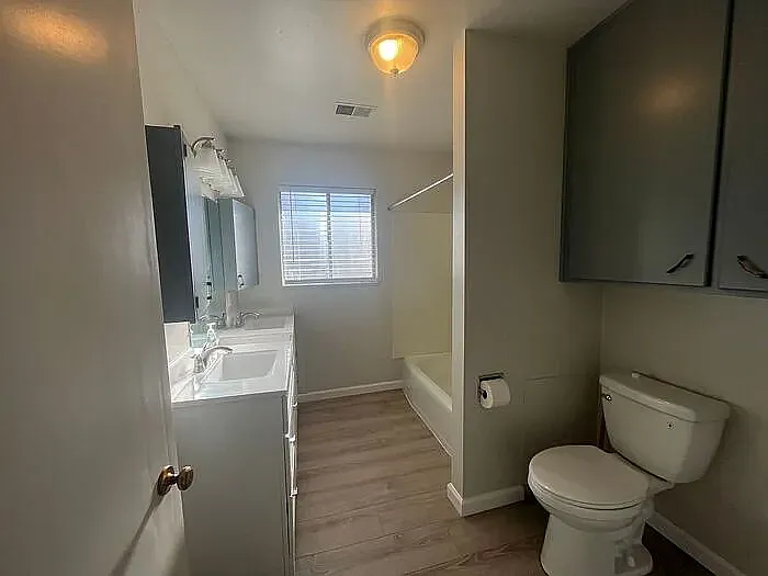 1712 Peterson St — Photo 5