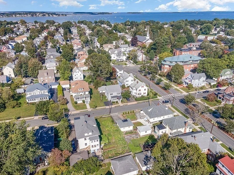 Wollaston beach is just few blocks away.
