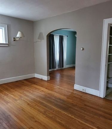 5th image of 147 W Lincoln Ave