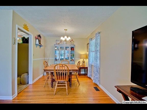 5th image of 3703 Belvoir Dr SW