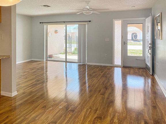 5th image of 5423 Larchmont Ct N