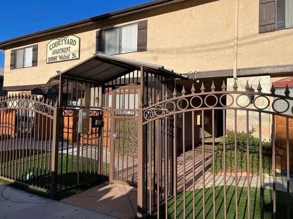 24960 Walnut St #4, Newhall, CA 91321