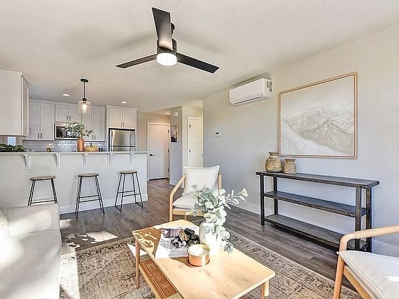 4th image of 2754 Commons Pl