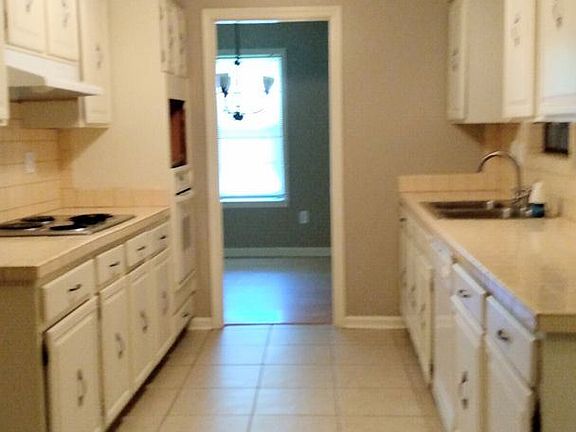 4th image of 2607 Chiswood St