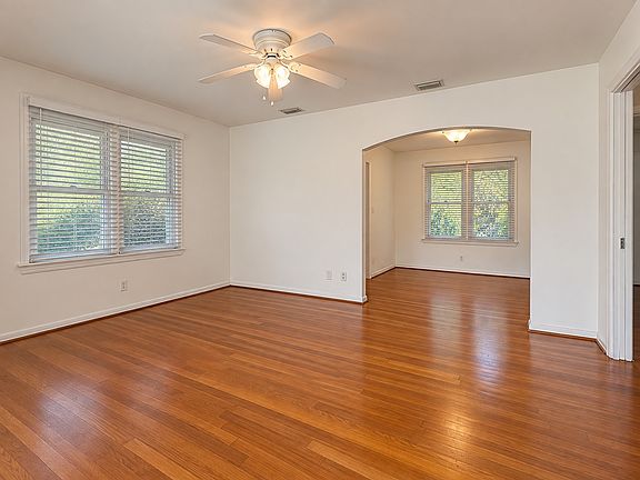 4th image of 1034 Monroe St