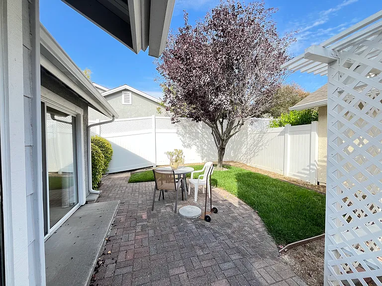 989 Bluebell Way — Photo 35