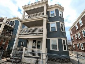 4110 Washington St, Roslindale, MA