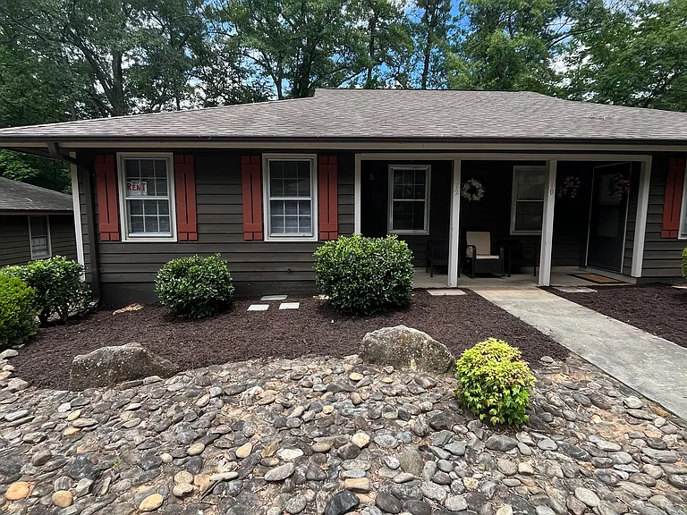 12 Oakwood Dr — Photo 1