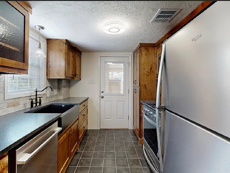 511 Homestead St — Photo 28