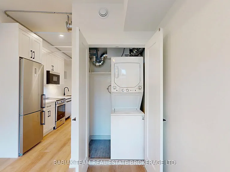 656 Annette St #102 — Photo 8