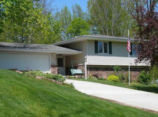 722 Iroquois Trl, Niles, MI 49120