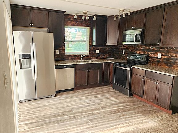 3rd image of 1402 Nebraska Ave APT 7C