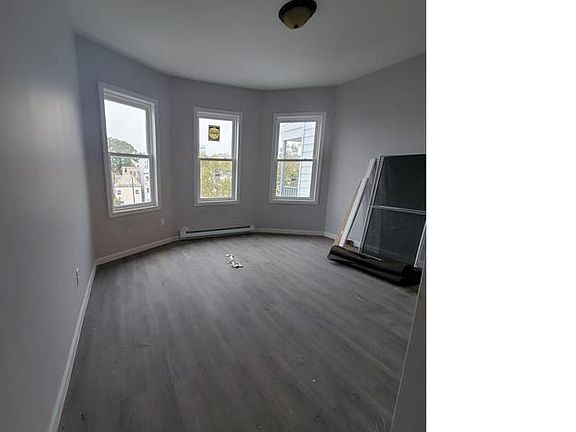 3rd image of 17 Riverview Pl Floor 1