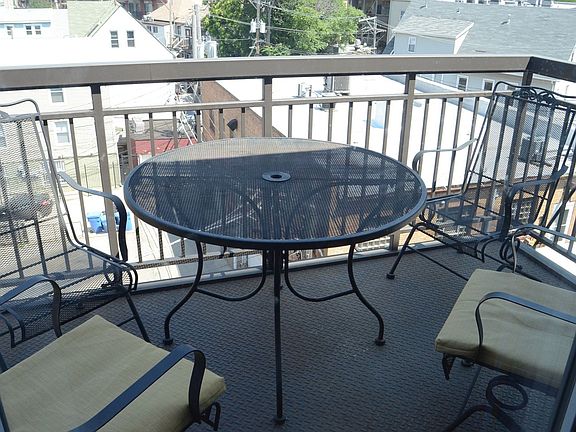 3rd image of 918 W Belmont Ave APT 205