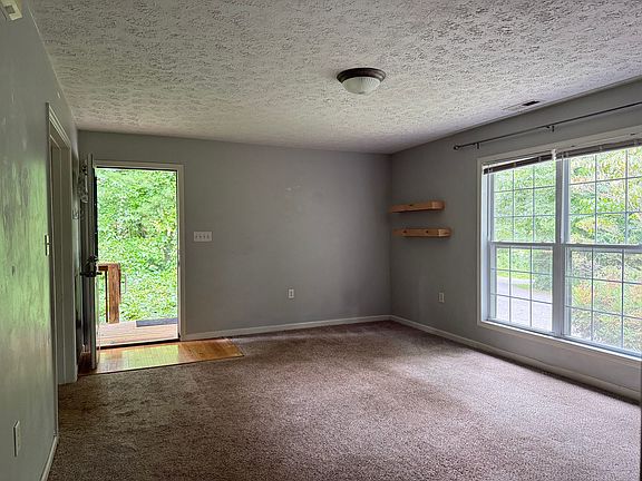 3rd image of 4 Greenbriar Rd #B