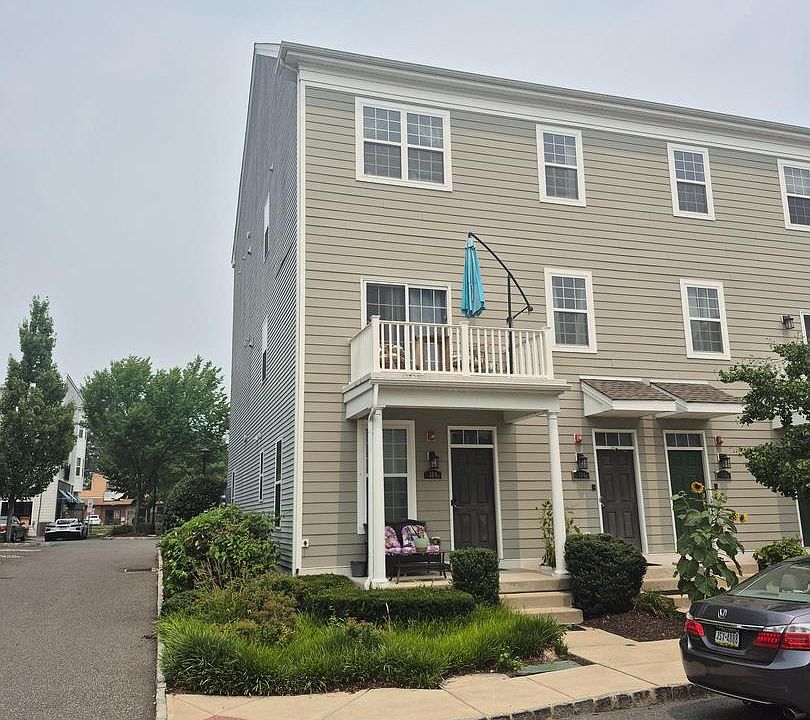 1st image of 104 Konefal St