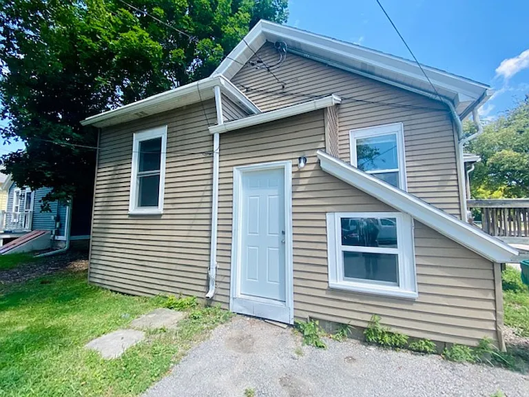 1172 E Walnut St — Photo 5
